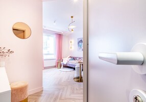 Deluxe Apartment, 1 Bedroom | 1 bedroom, individually decorated, individually furnished