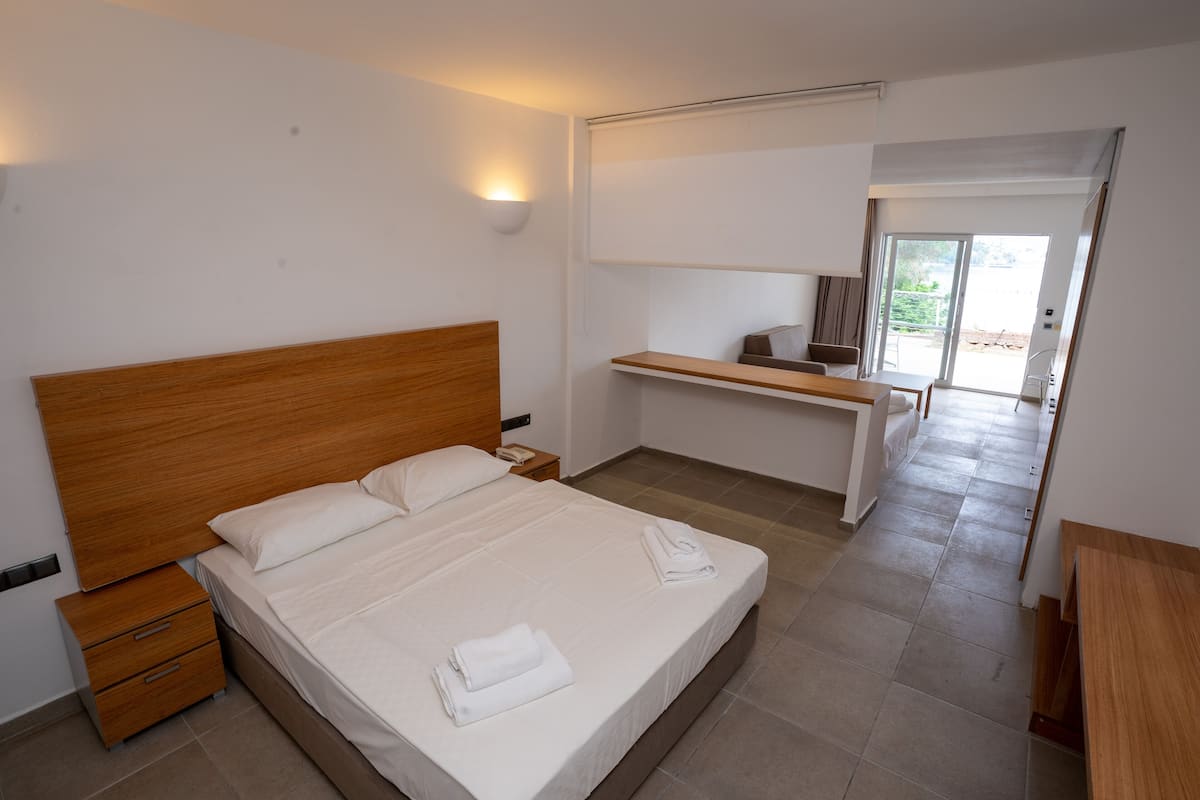 Standard Triple Room | Soundproofing, bed sheets