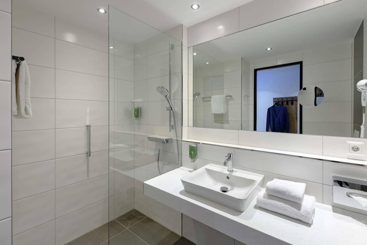 in-room safe, desk, soundproofing, free cots/infant beds