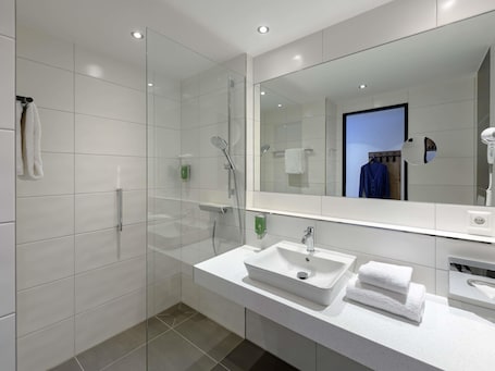 Doccia, articoli per l'igiene personale ecosostenibili, asciugacapelli. Ibis Styles Coburg