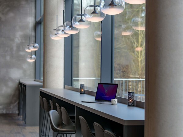 每日供应自助式早餐（每人 EUR 18.00）