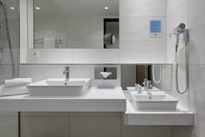 Family Room, Multiple Beds | Bathroom