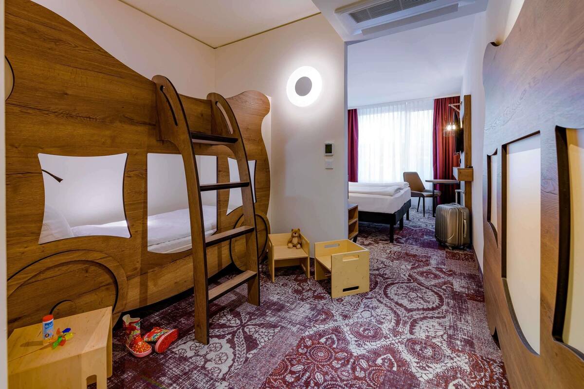 Family Room, Multiple Beds | In-room safe, desk, soundproofing, free cribs/infant beds
