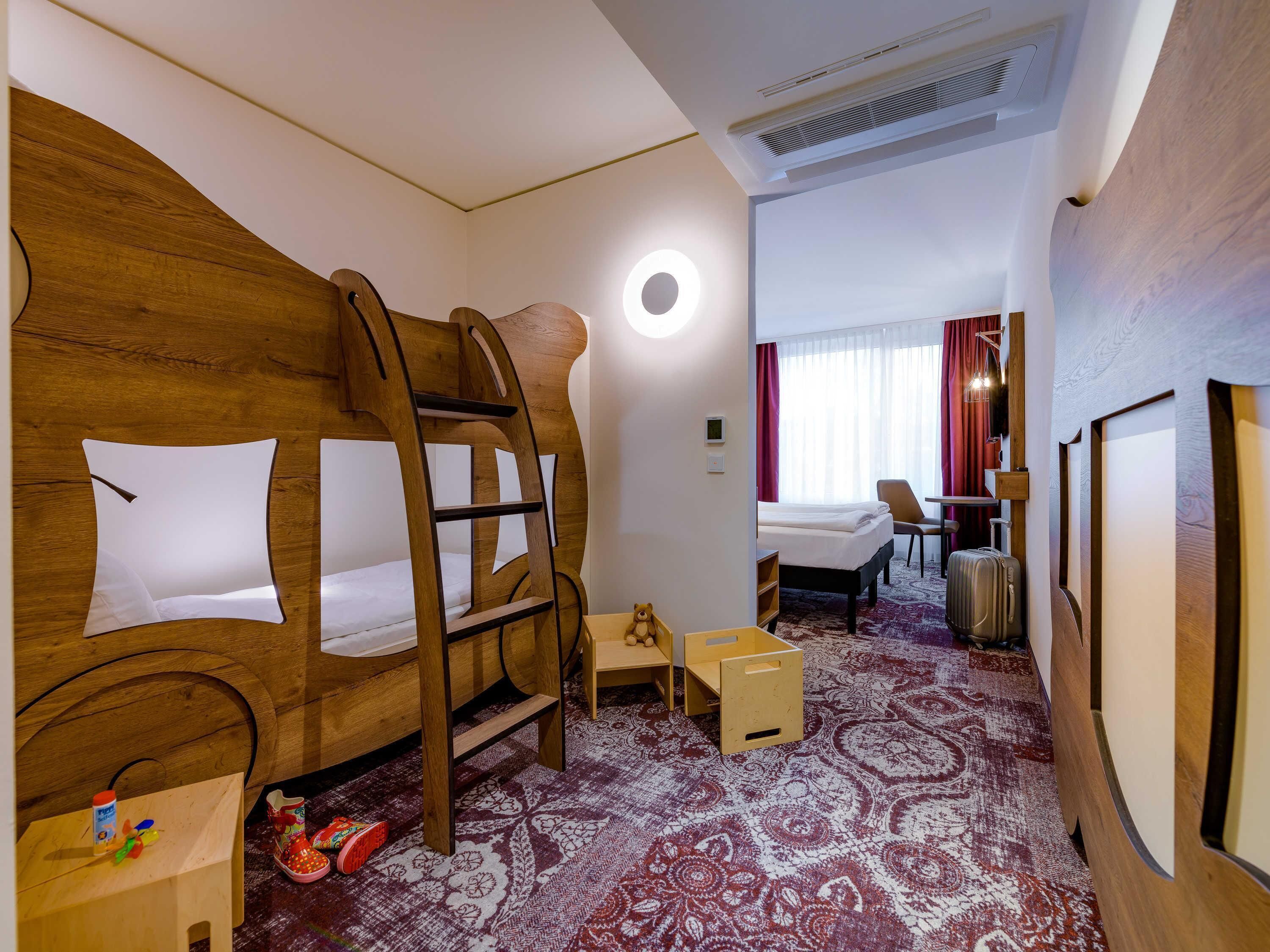 Family Room, Multiple Beds | In-room safe, desk, soundproofing, free cribs/infant beds