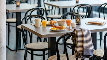 Daily buffet breakfast for a fee