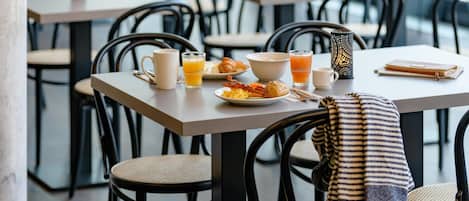 Daily buffet breakfast for a fee