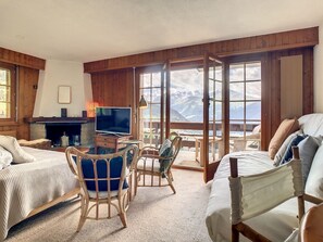 1 bedroom, iron/ironing board, internet, bed sheets