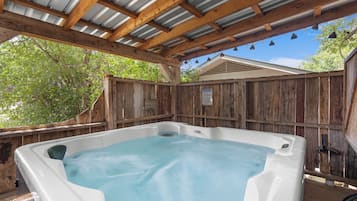 Bañera de hidromasaje exterior