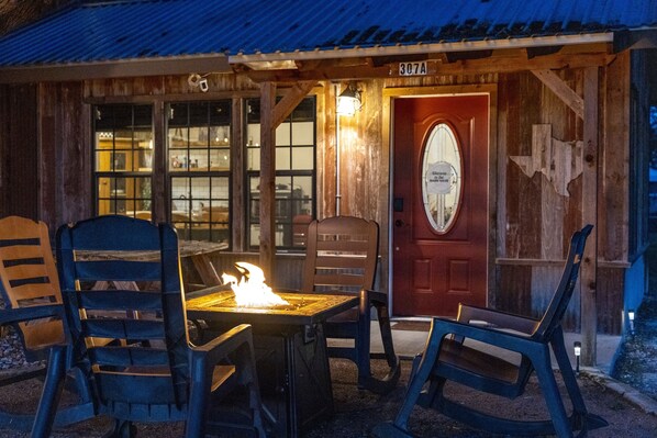 Terrace/patio - Private Hot Tub · Fireplace · WiFi · Pet-Friendly (Fredericksburg)