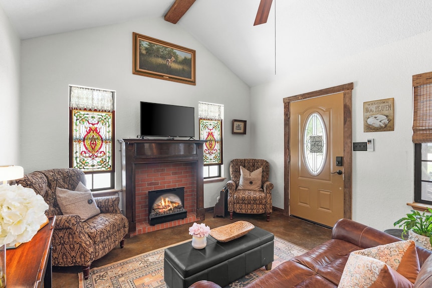 Pet Friendly Treehouse Vibe W/ Hot Tub & Fire Pit - Fredericksburg, TX