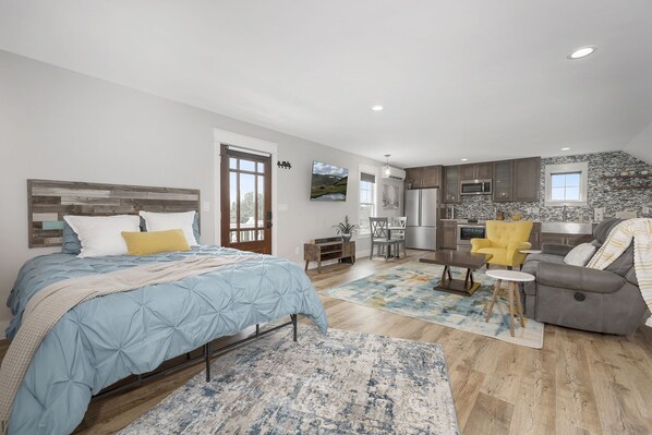 1 bedroom, desk, iron/ironing board, travel cot