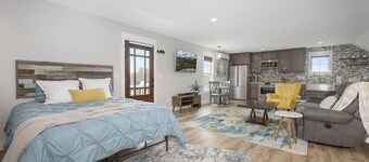 Modern Private Getaway with Lake Views