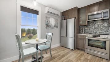 雪櫃、微波爐、焗爐、爐具