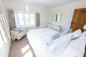 3 bedrooms, desk, iron/ironing board, travel cot - ❤️ Gorgeous 3 bed cottage dog friendly, fast wifi, large garden (Radstock)