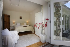 3 bedrooms, desk, iron/ironing board, travel crib - ❤️ Gorgeous 3 bed cottage dog friendly, fast wifi, large garden (Radstock)