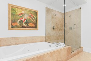 Ensemble baignoire-douche, séchoir à cheveux, serviettes fournies
