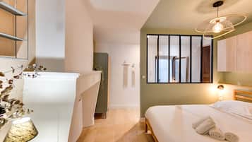 1 bedroom, WiFi, bed sheets