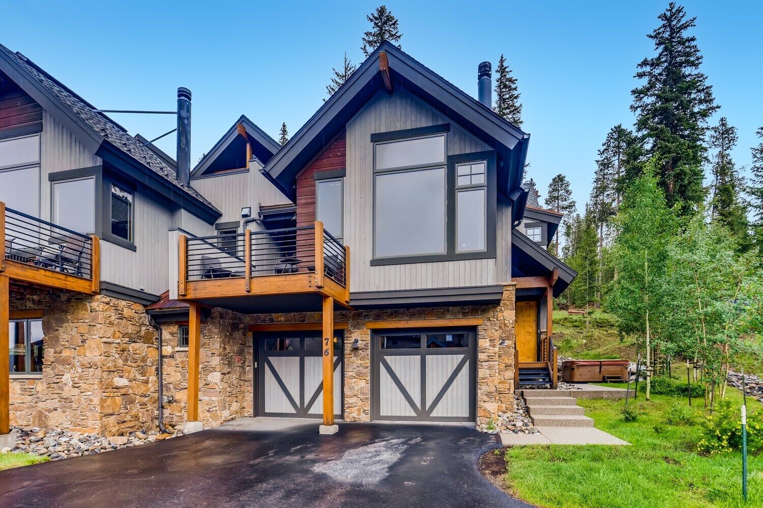 Columbia Lodge Lookout Townhome: Hot Tub, Sleeps 12