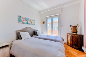 2 bedrooms, iron/ironing board, free WiFi, bed sheets