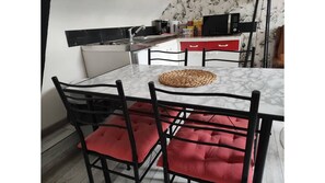 Dining - Just a few minutes from Futuroscope/Aqua/Arena, ideal family apartment for 4 people (Châtellerault)