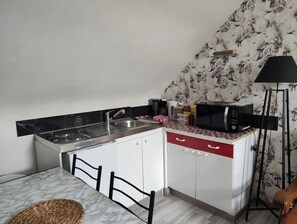 Frigorífic, microones, forn i placa de cuina 