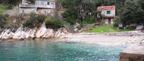 House, 2 Queen Beds | Beach