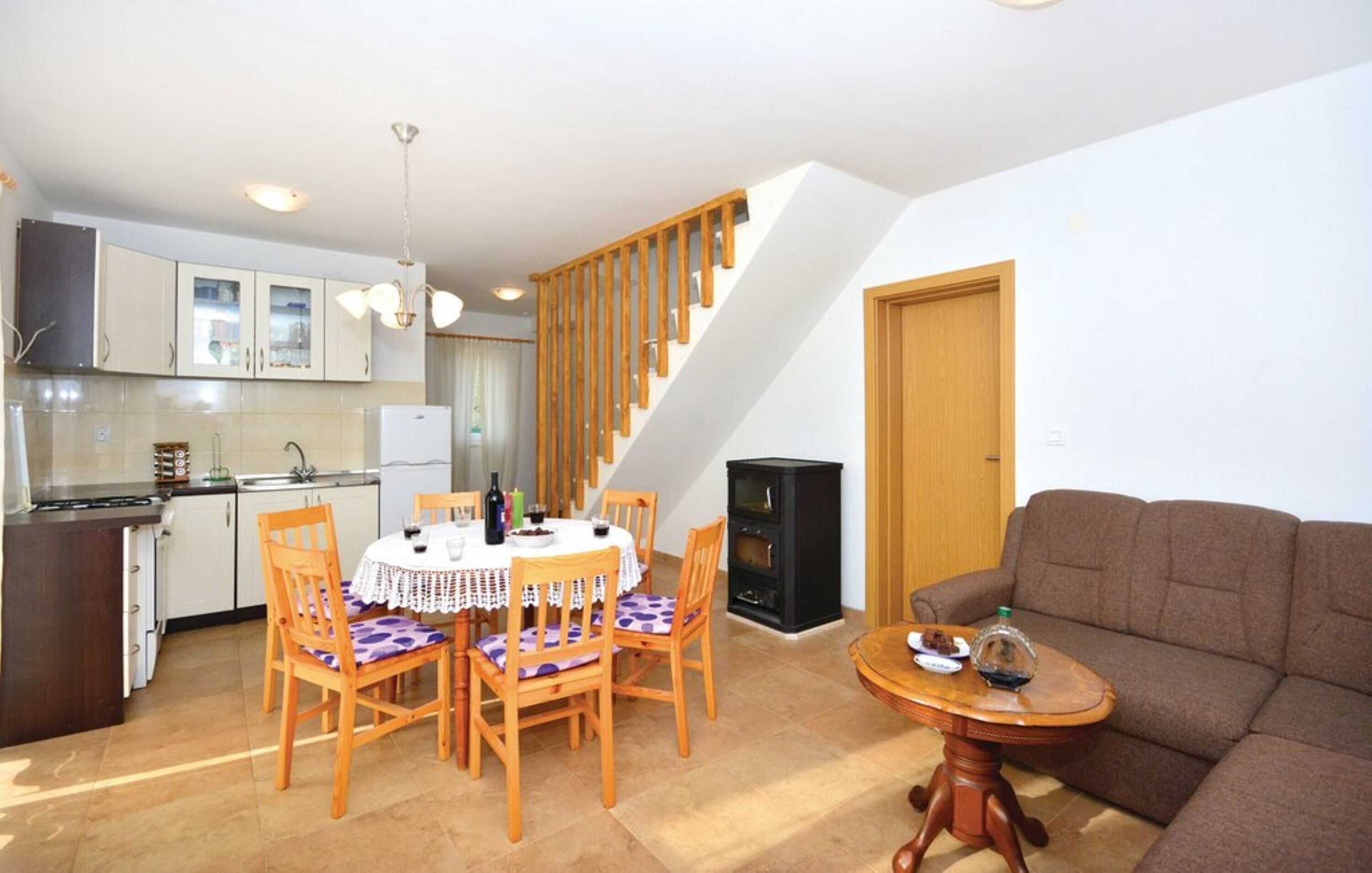 House, 2 Queen Beds | Living room | Fireplace