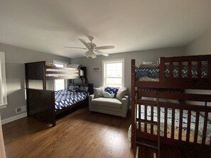 5 عدّة غرف نوم وواي فاي مجانًا وملاءات أسرّة