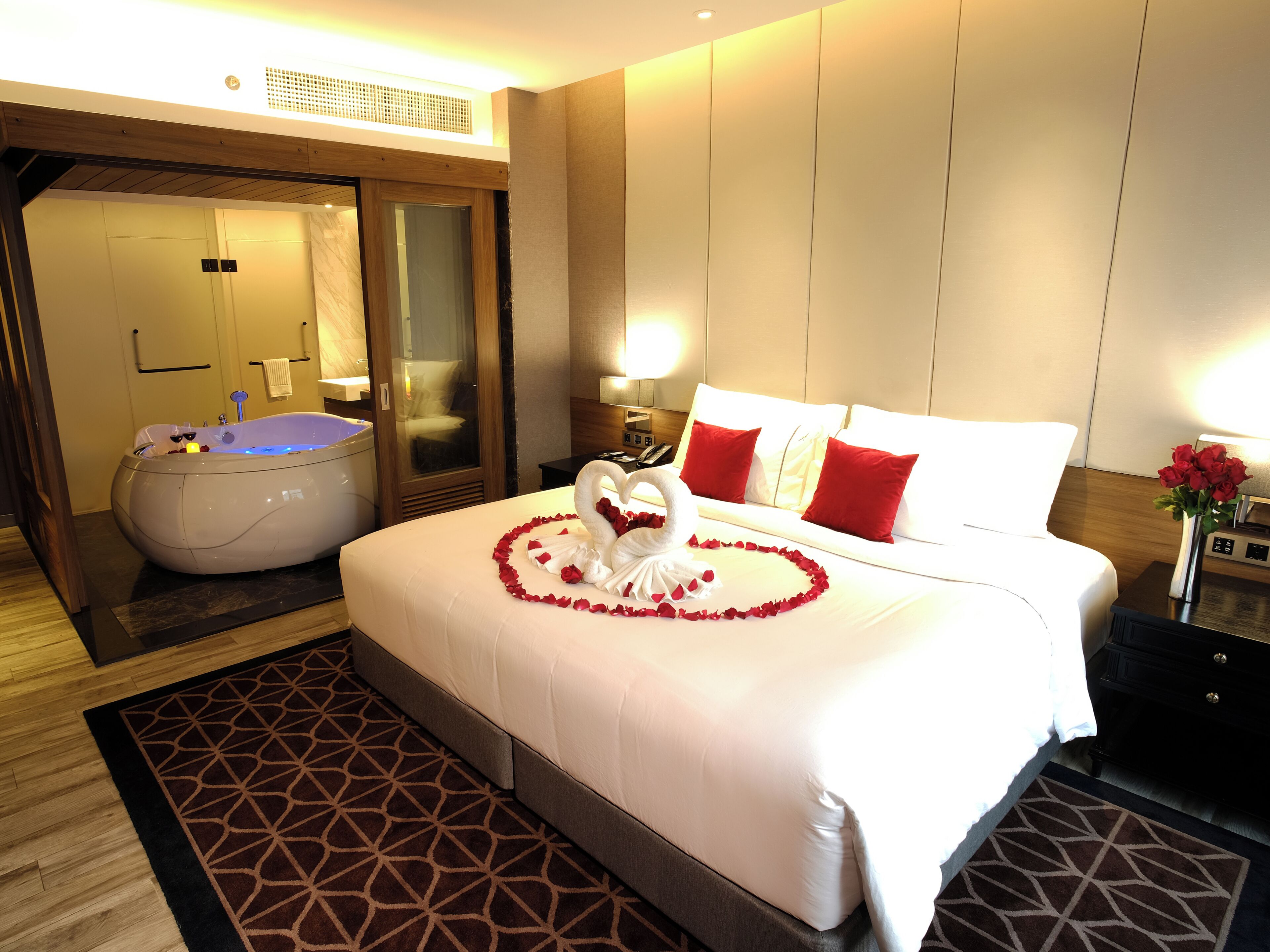 Grand Deluxe Suite | มินิบาร์, โต๊ะทำงาน, พื้นที่ทำงานแบบใช้แล็ปท็อป, ผ้าม่านกันแสง