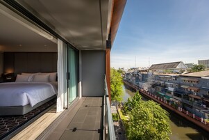 Deluxe Room, 1 King Bed, Balcony | Minibar, desk, laptop workspace, blackout drapes