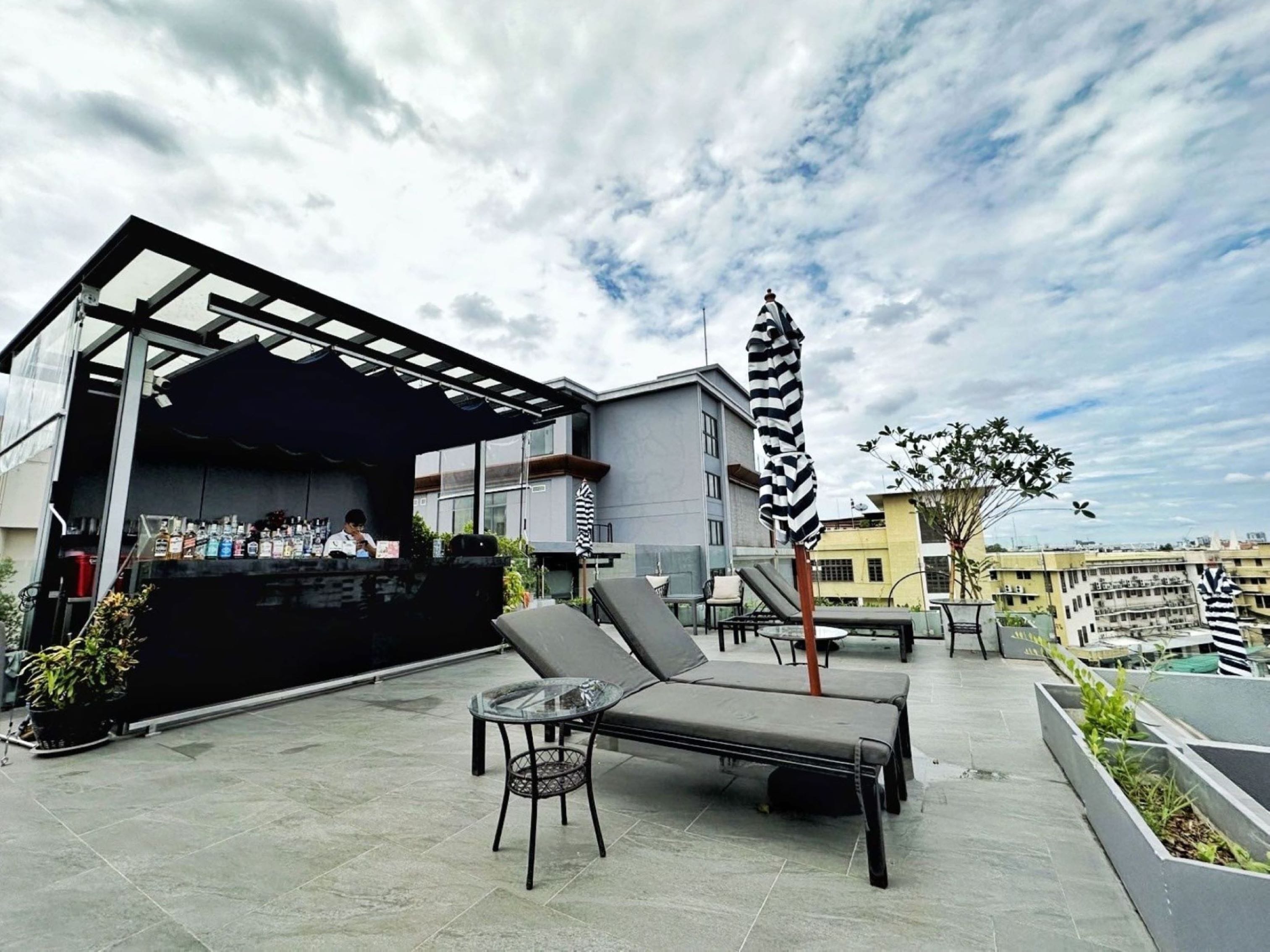 Außenpool, Liegestühle