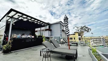 Außenpool, Liegestühle