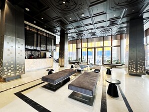 Lobby sitting area - Ayathorn Bangkok (Bangkok)