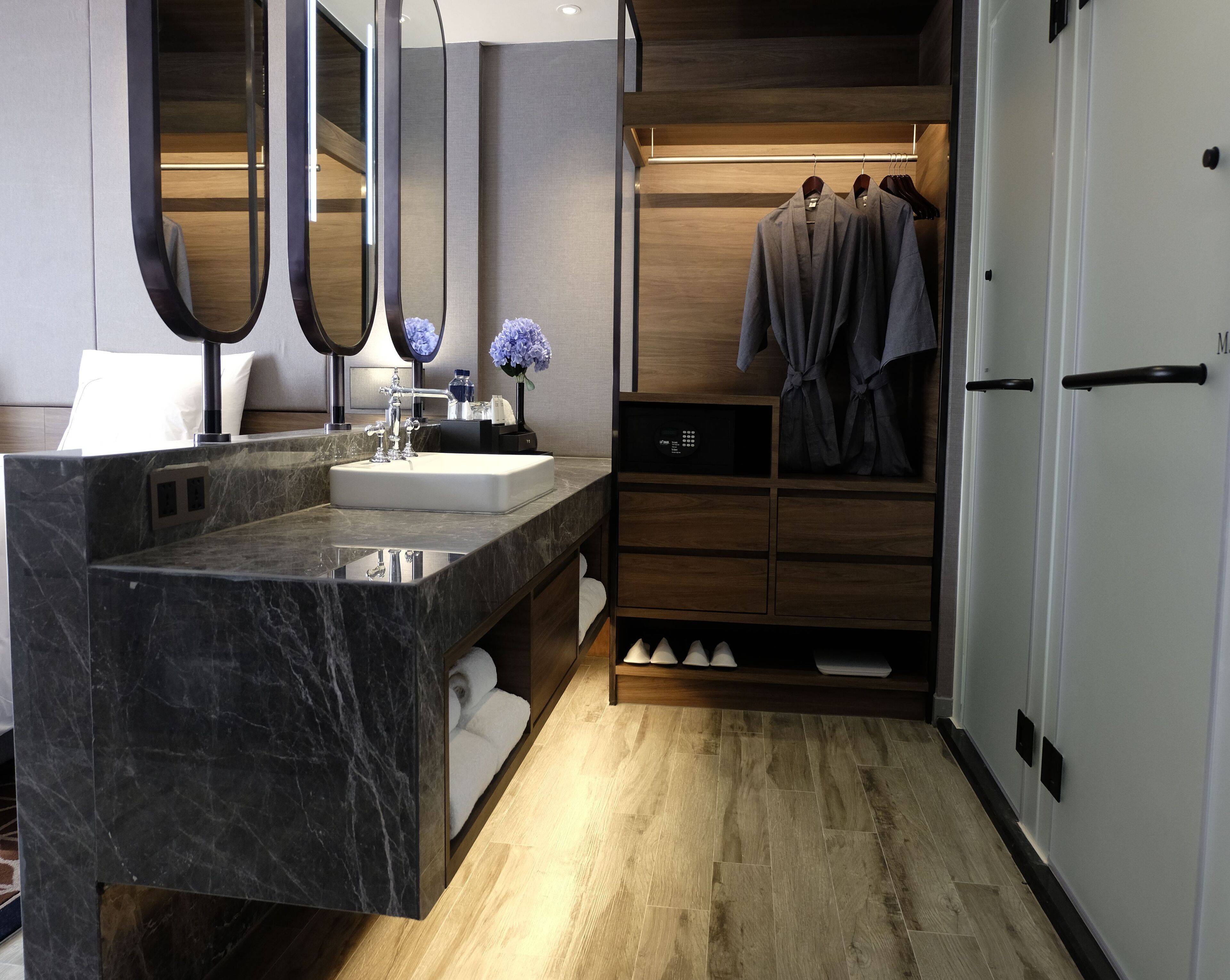 Photo - Ayathorn Bangkok