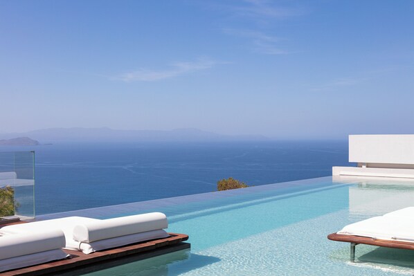 Lämmitetty uima-allas