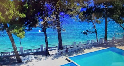 SUNNY BLUE APARTMENT