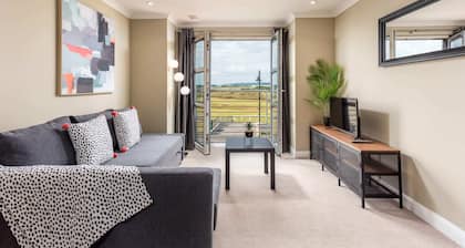 Old Prestwick View - Donnini Apartments