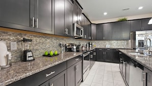 Luxury Villa, Private Bathroom (Havilah Vacation Villa) | Shared kitchen