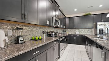 Luxury Villa, Private Bathroom (Havilah Vacation Villa) | Shared kitchen
