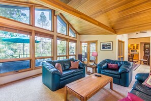 Flat-screen TV, fireplace, offices