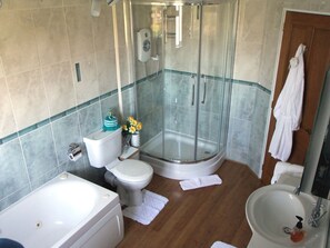Twin Room, Private Bathroom - Erw-lon Farm (Haverfordwest)