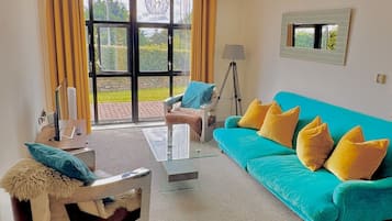 Executive Apartment, Private Bathroom | Lounge