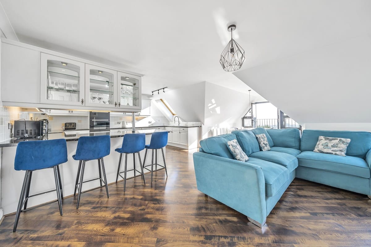 Deluxe Penthouse, Private Bathroom, Sea View | Shared kitchen