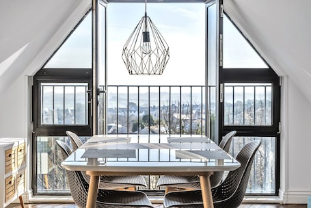 Deluxe Penthouse, Private Bathroom, Sea View | Dining