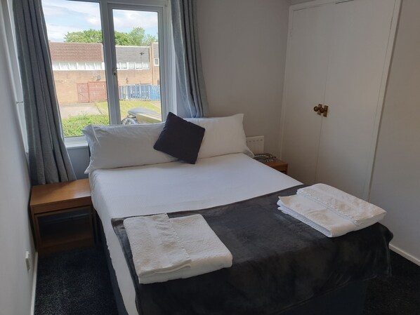 Casa | 3 habitaciones, tabla de planchar con plancha y wifi gratis