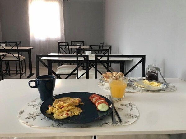 Desayuno de cocina local incluido todos los días