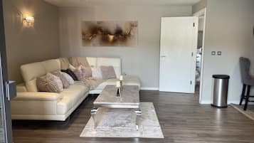 Luxury Apartment, Private Bathroom | Lounge