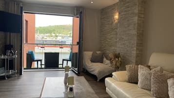 Luxury Apartment, Private Bathroom | Lounge