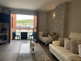 Luxury Apartment, Private Bathroom | Lounge