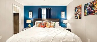 Near Zoo/Museum | 55" TV | King 🛏| W/D|Free🅿️| Pet✅